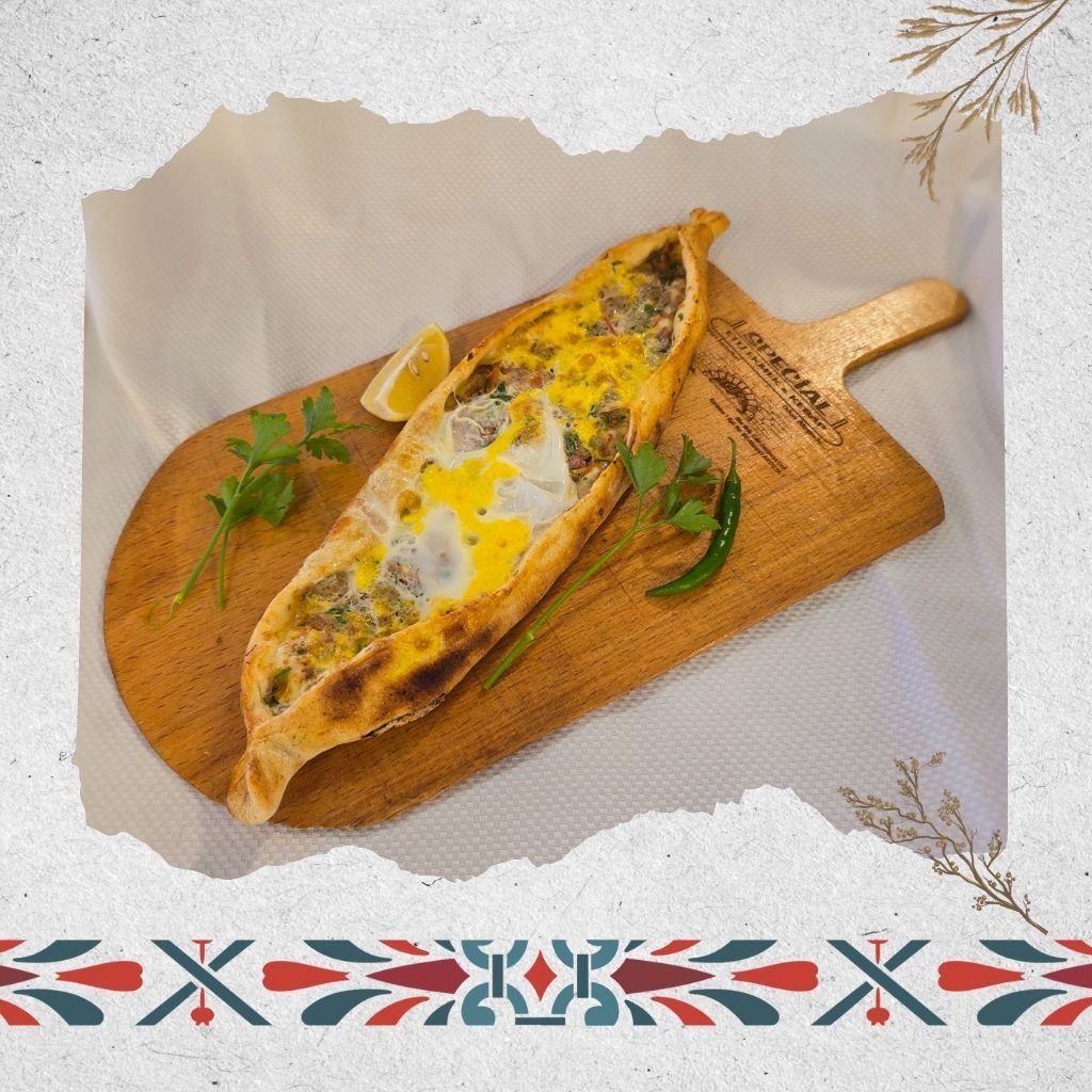 Yumurtalı Kıymalı Pide